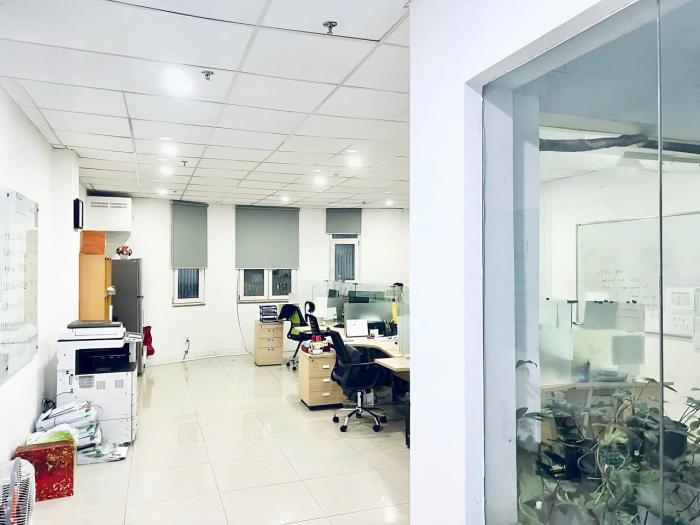 Tòa nhà cho thuê đường Lê Thánh Tôn Quận 1