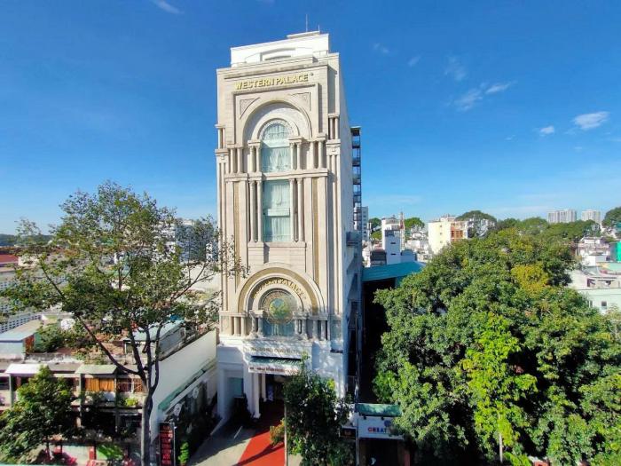 Cho thuê tòa nhà mặt tiền 443-445 Lê Hồng Phong Quận 10