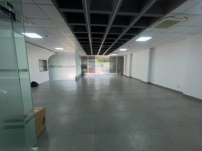 Tòa nhà cho thuê mặt tiền 136-138 Vành Đai Tây Quận 2
