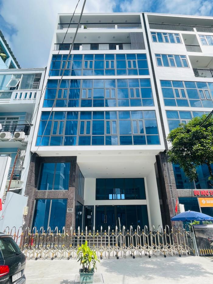 Tòa nhà cho thuê mặt tiền 135 Tân Cảng Quận Bình Thạnh