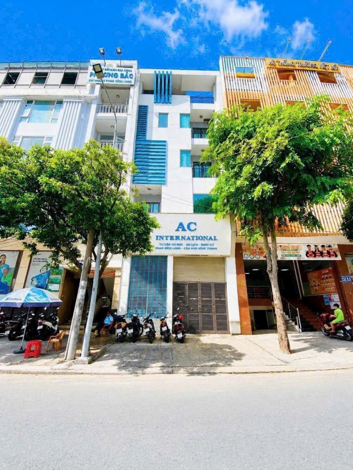 Cho thuê toà nhà mặt tiền 19 Phan Xích Long quận Phú Nhuận