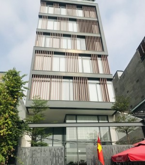 Cho thuê tòa nhà mặt tiền đường Võ Văn Kiệt quận 1