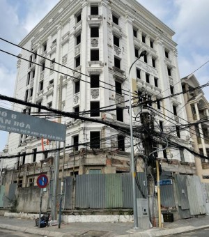 Cho thuê tòa nhà góc đường Bạch Mã - Hương Giang