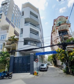 Cho thuê toà nhà mặt tiền đường Nguyễn Cửu Vân