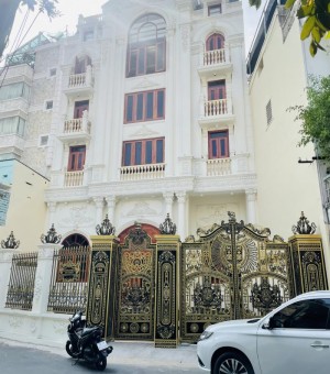 Cho thuê tòa nhà đường Nguyễn Đình Chính